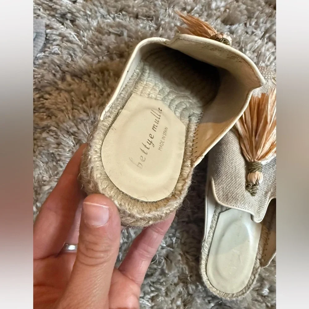 Women's Bettye Mueller Beige Espadrille‎ Mules with Tassels
